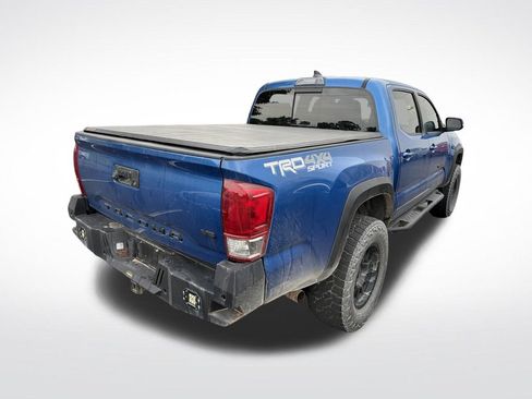 Used 2017 Toyota Tacoma TRD Sport w/ Tow Package (A/T) AWD/4WD image 7