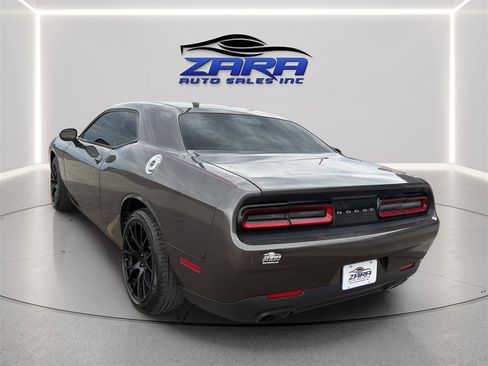 Used 2016 Dodge Challenger SXT RWD image 5