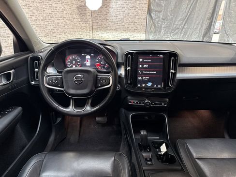 Used 2021 Volvo XC40 T5 Momentum w/ Protection Package Premier image 16