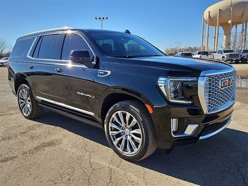 Used 2021 GMC Yukon Denali w/ Denali Premium Package image 10