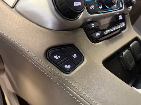 Used 2018 GMC Yukon SLT w/ Premium Edition image 17