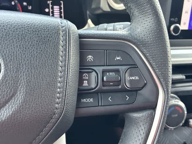 Used 2025 Toyota 4Runner SR5 AWD/4WD image 25