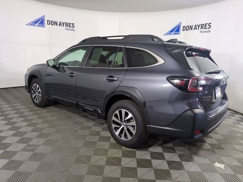 Used 2024 Subaru Outback Premium AWD/4WD image 3