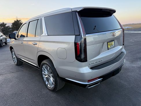 Used 2023 Cadillac Escalade Premium Luxury w/ Performance Package image 3