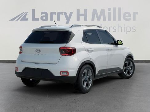 New 2026 Hyundai Venue SEL FWD image 4