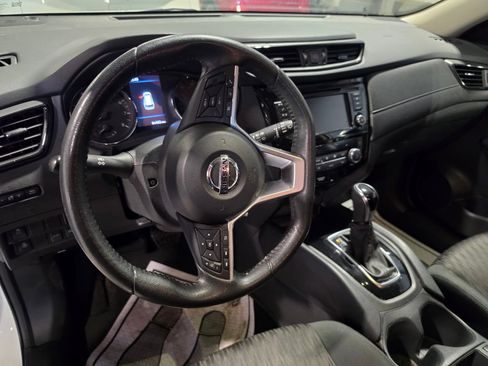 Used 2020 Nissan Rogue S FWD image 4