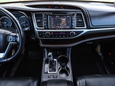 Used 2017 Toyota Highlander Limited image 30