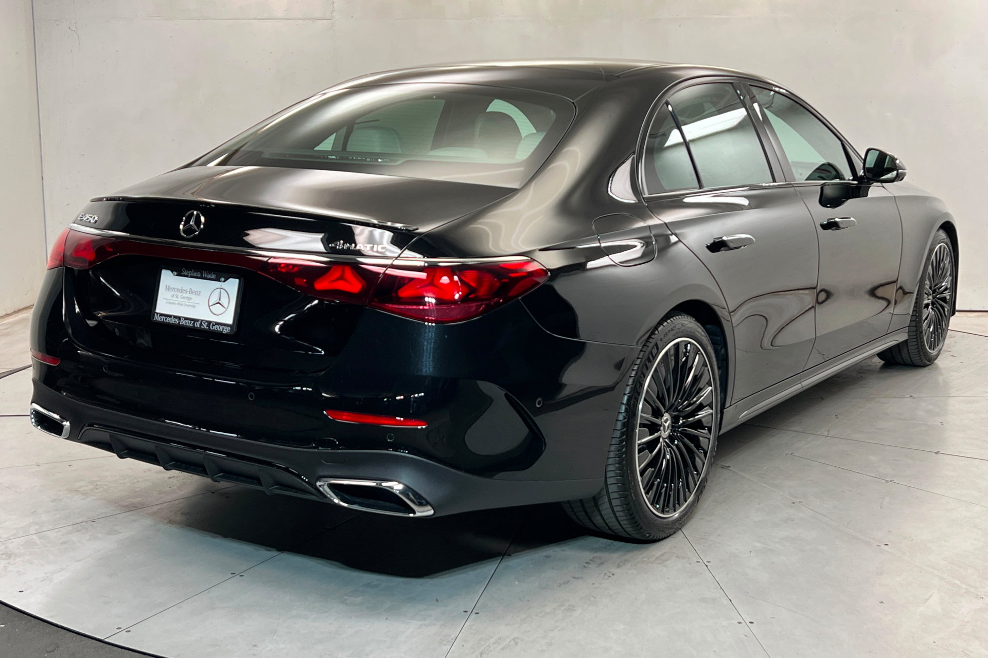 New 2026 Mercedes-Benz E 450 4MATIC Sedan image 5