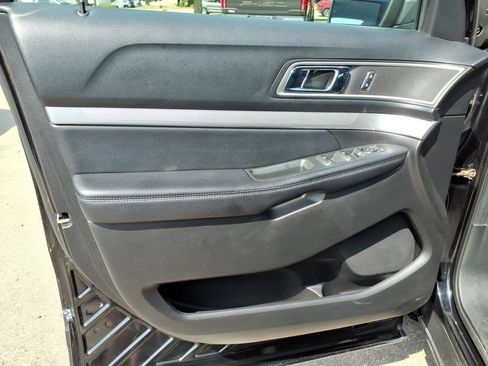 Used 2017 Ford Explorer XLT w/ Equipment Group 202A AWD/4WD image 14