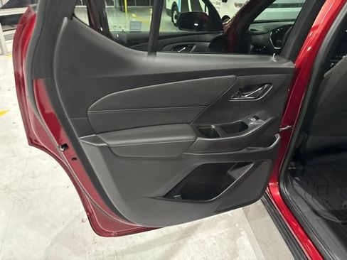 Used 2023 Chevrolet Traverse LT w/ Rear Camera Mirror Package AWD/4WD image 19