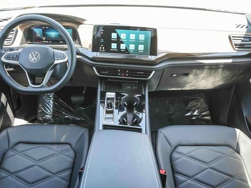 Certified 2026 Volkswagen Atlas SE FWD image 12