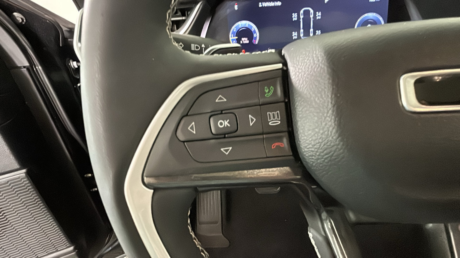 Used 2023 Jeep Grand Cherokee L Laredo AWD/4WD image 19