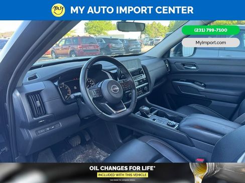 Used 2024 Nissan Pathfinder SL AWD/4WD image 10