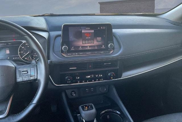 Used 2025 Nissan Rogue SV FWD image 9