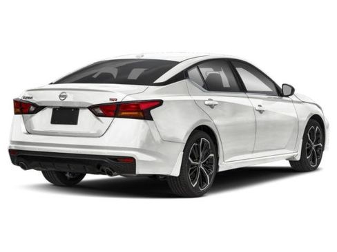 Used 2025 Nissan Altima 2.5 SR image 2