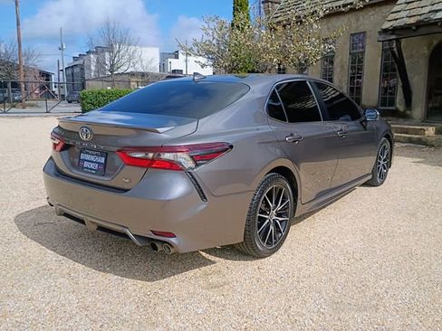 Used 2022 Toyota Camry SE image 14