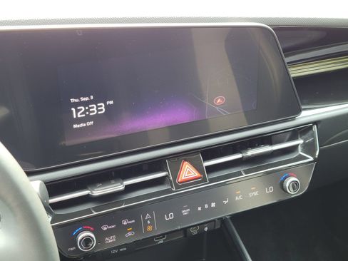 Certified 2024 Kia Niro EX FWD image 20