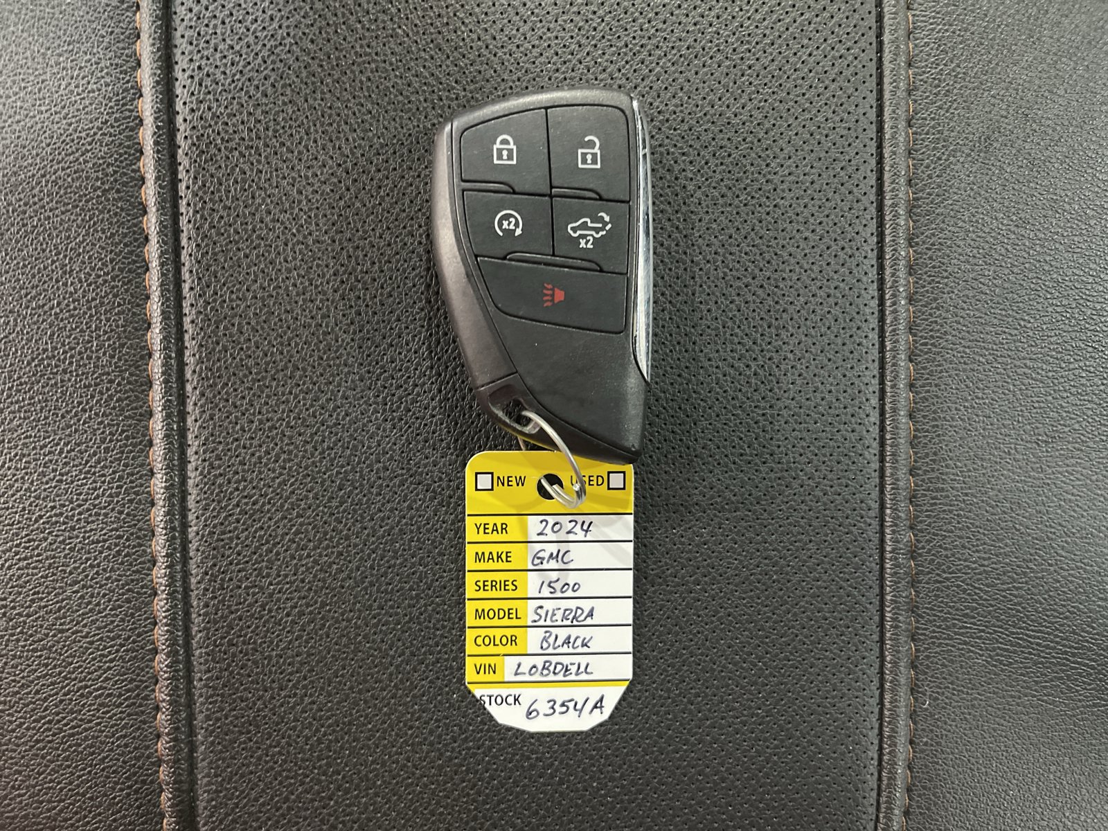 Used 2024 GMC Sierra 1500 AT4 w/ Technology Package AWD/4WD image 29