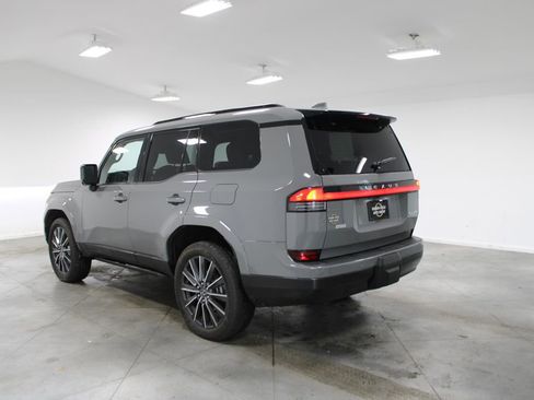 Used 2024 Lexus GX 550 image 7