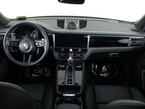 Certified 2026 Porsche Macan AWD/4WD image 11