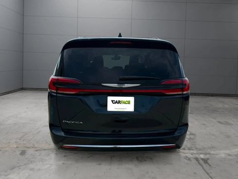 Used 2022 Chrysler Pacifica Touring-L w/ Uconnect Theater Family Group FWD image 3