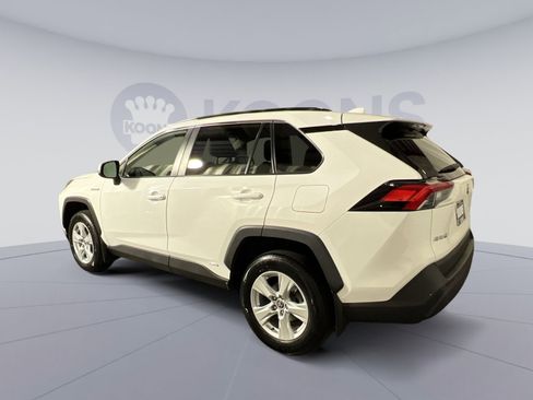 Used 2021 Toyota RAV4 XLE w/ XLE Grade Weather Package AWD/4WD image 8