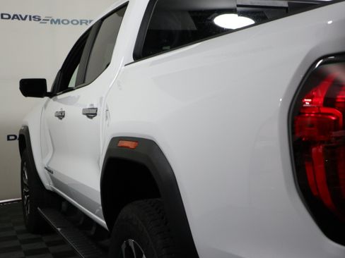 Used 2024 GMC Canyon Denali AWD/4WD image 9