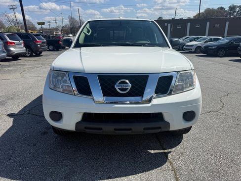 Used 2017 Nissan Frontier SV image 2