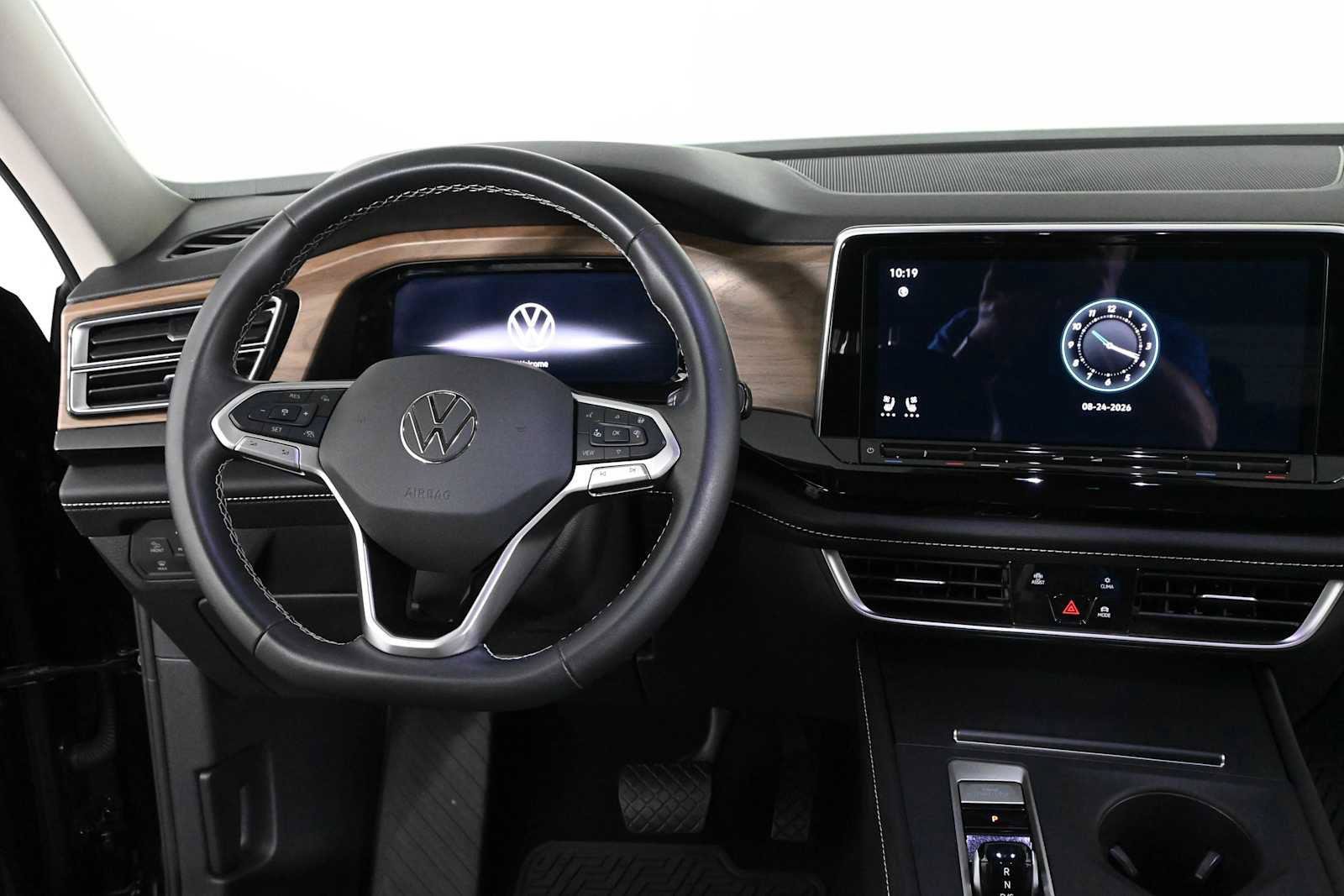 Certified 2024 Volkswagen Atlas SE FWD image 3