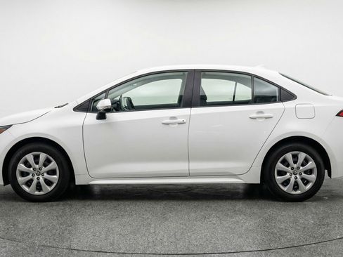 Used 2025 Toyota Corolla LE FWD image 5