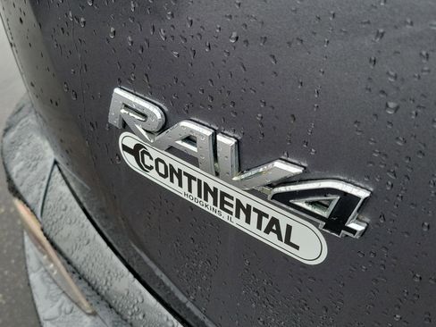 Used 2017 Toyota RAV4 XLE w/ Carpet Mat Package image 8