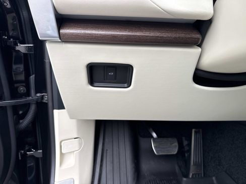 Used 2026 Land Rover Range Rover SE image 33