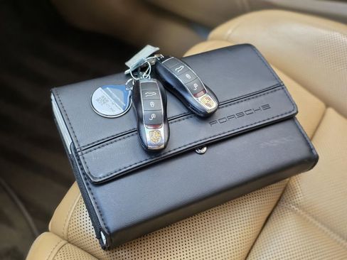 Used 2016 Porsche Macan Turbo image 35