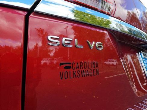 Certified 2022 Volkswagen Atlas SEL Premium image 32