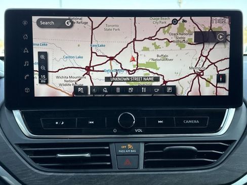 Used 2024 Nissan Altima 2.5 SV w/ SV Premium Package image 8