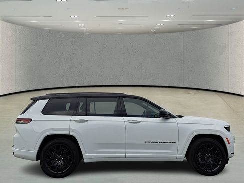 Used 2023 Jeep Grand Cherokee L Summit image 4