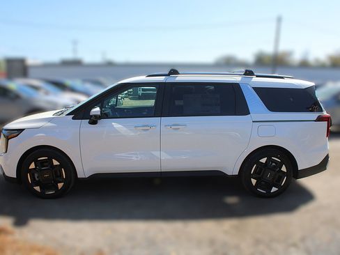 New 2026 Kia Carnival EX image 17