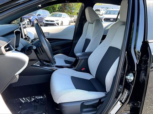 Used 2024 Toyota Corolla SE w/ SE Package image 8