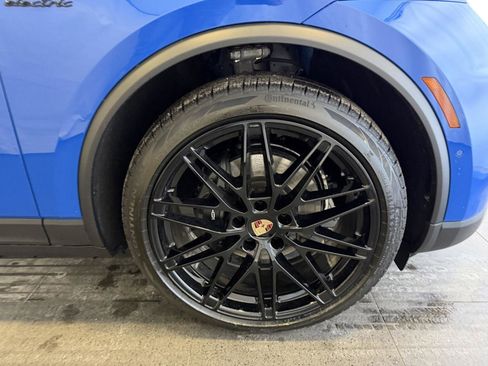 New 2026 Porsche Macan 4 Electric image 13