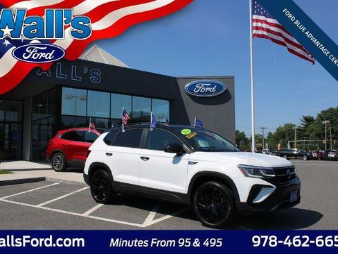 Used 2024 Volkswagen Taos SE AWD/4WD image 4