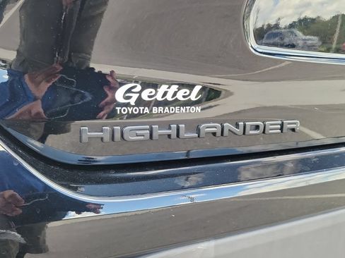 Used 2022 Toyota Highlander XLE AWD/4WD image 9