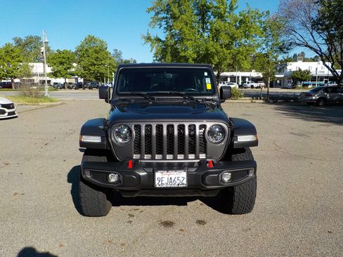 Used 2023 Jeep Wrangler Unlimited Rubicon w/ LED Lighting Group AWD/4WD image 4