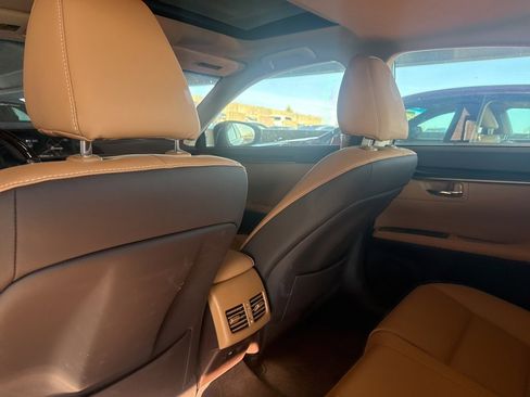 Used 2016 Lexus ES 300h image 11