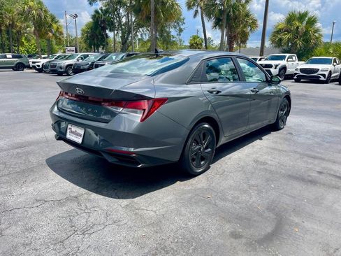 Used 2023 Hyundai Elantra SEL FWD image 4