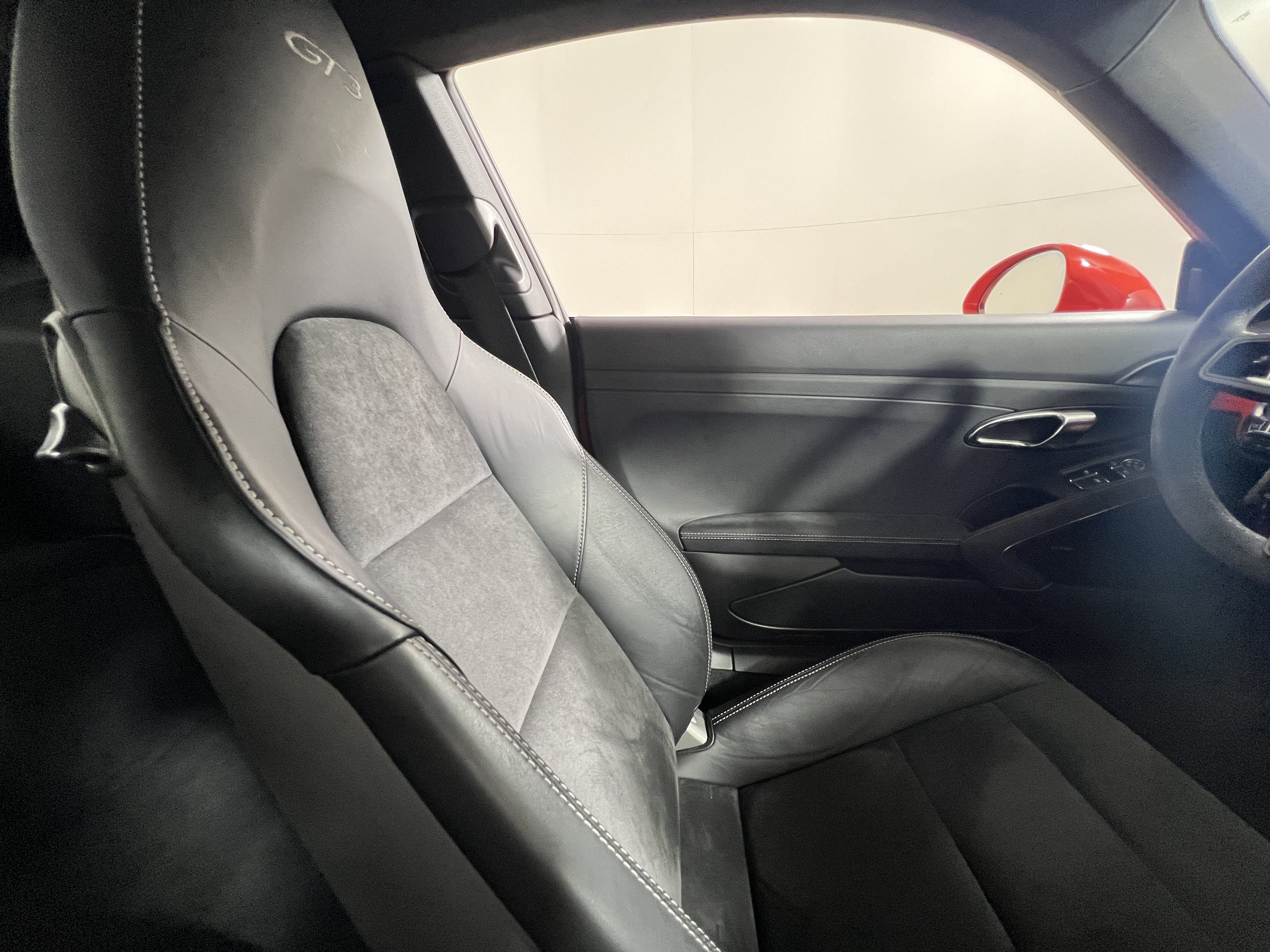 Certified 2018 Porsche 911 GT3 RWD image 17