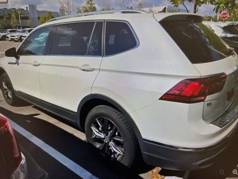 Used 2023 Volkswagen Tiguan SE image 4