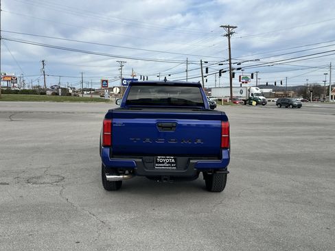 Certified 2025 Toyota Tacoma TRD Off-Road image 6