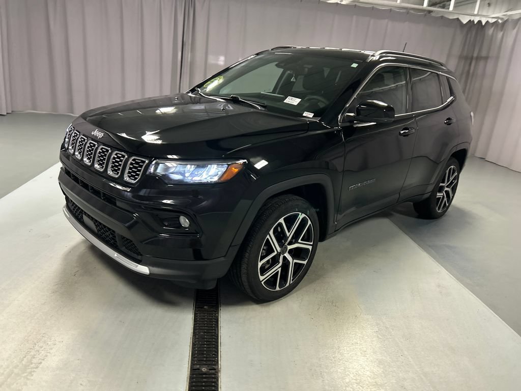 Used 2025 Jeep Compass Limited AWD/4WD image 3