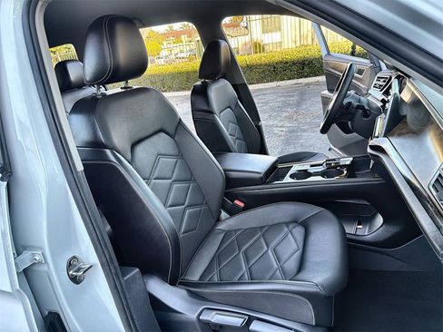 Used 2024 Volkswagen Atlas SE w/ Black Wheel Package image 26