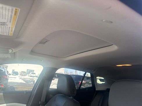 Used 2024 Chevrolet Trax LT w/ Sunroof Package image 19